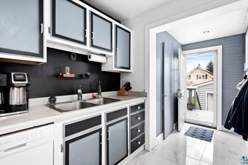 4012 4 St, Duluth MN 55805-1873 exterior