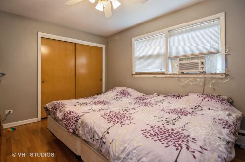 3004 Touhy Ave, Chicago IL 60645-2938 exterior