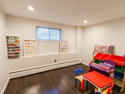 12 Kenswick Ln, Huntington Station NY 11746-2805 exterior