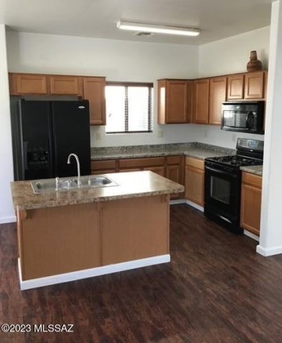 7916 Baja Stone Ave, Tucson AZ  85756-8477 exterior