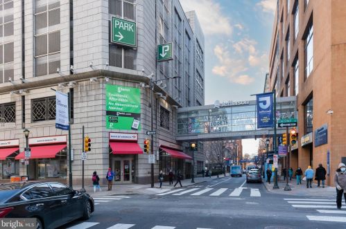 1001 Chestnut St, Philadelphia PA  19107-4219 exterior