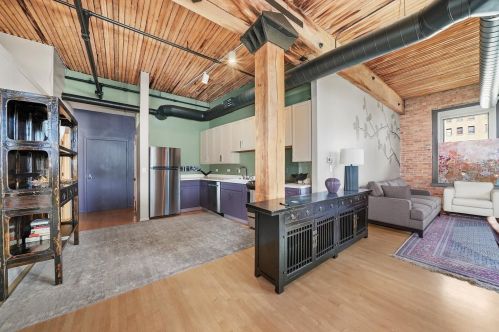 900 Wabash Ave, Chicago IL  60605-1909 exterior