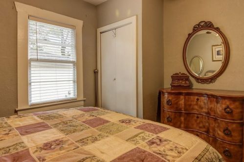 1837 Dorsey Ave, Atlanta GA 30344-6823 exterior