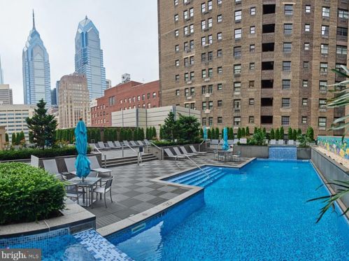 219-29 18th St, Philadelphia PA 19103 exterior