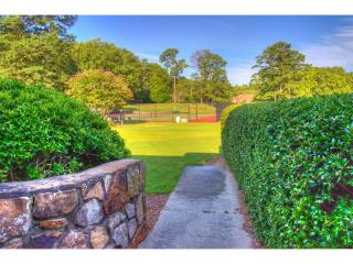 146 Amherst Pl, Atlanta GA  30327-4064 exterior