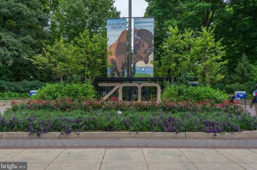 3022 Wisconsin Ave, Washington DC 20016-5008 exterior