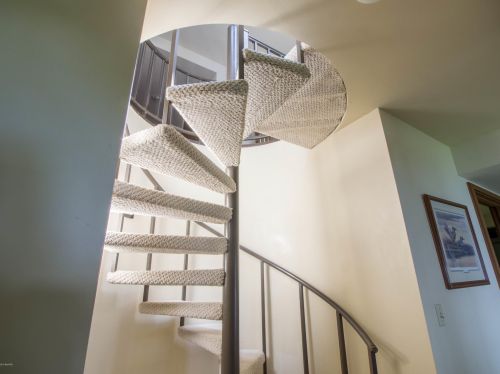 300 Cir Dr, Meskegon MI 49445-2712 exterior