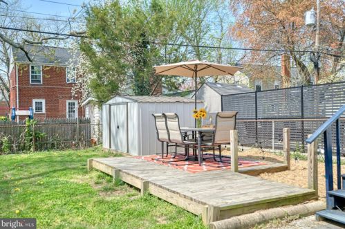 6014 Kings Hwy, Alexandria VA  22303-2232 exterior