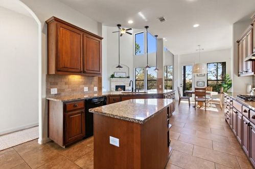 5120 Allamanda Dr, Austin TX 78739-2120 exterior