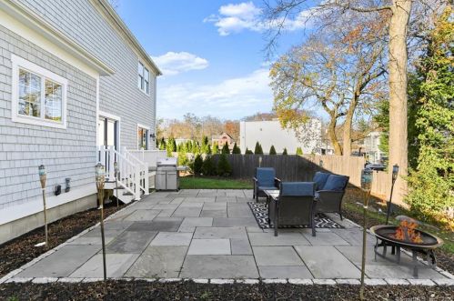 8 Gdn Ln, Westport CT 06880-5316 exterior