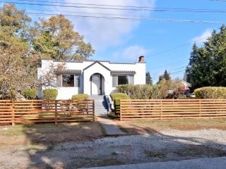 422 122nd St, Seattle WA  98133-8122 exterior