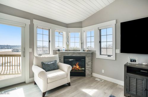 3713 Marina View Pt, Meskegon MI 49441-6406 exterior