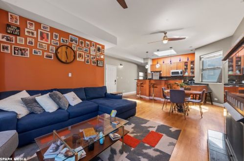 4535 Indiana Ave, Chicago, IL 60653-3907