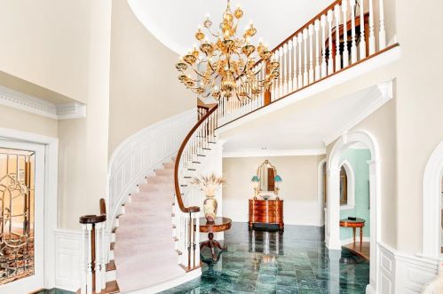 9550 River Bend Ct, Milwaukee, WI 53217-1023