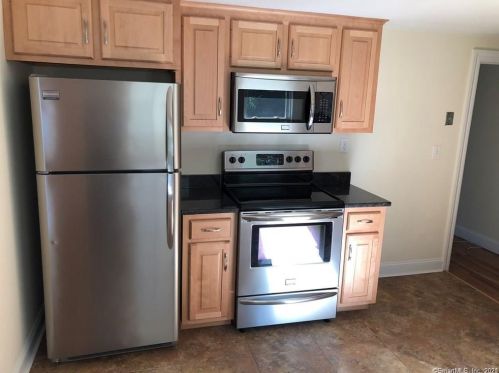 166 Irving St, Manchester CT  06042-3037 exterior