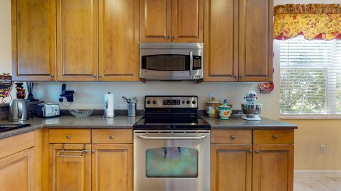 10051 Chadwick Dr, Fort Pierce FL 34987-2418 exterior