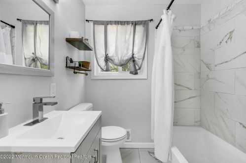 24 Chain Blvd, Berkeley Township NJ  08721-1928 exterior