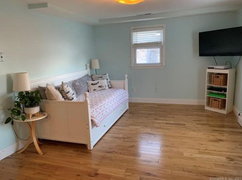 87 Hawley Ave, Milford CT 06460-8016 exterior