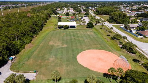 5426 Clark Ave, Fort Pierce FL 34983-2307 exterior