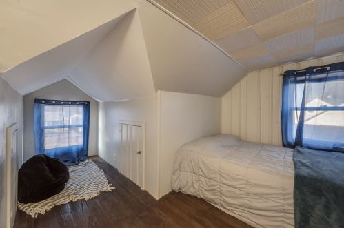 31 Ravenwood St, Springfield MA 01119-2202 exterior