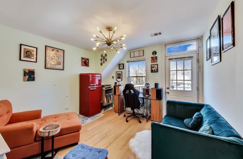 3823 Ravenswood Ave, Chicago IL 60660-2320 exterior