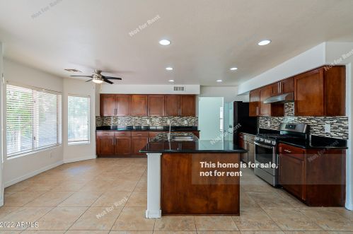 820 Granada Dr, Chandler AZ 85226-2371 exterior