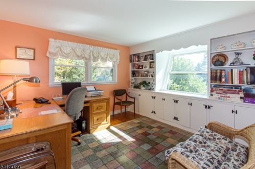 1490 Fox Trl, Mountainside NJ 07092-1301 exterior