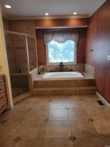 1 Crabapple Ct, Saint Louis MO 63132-3422 exterior