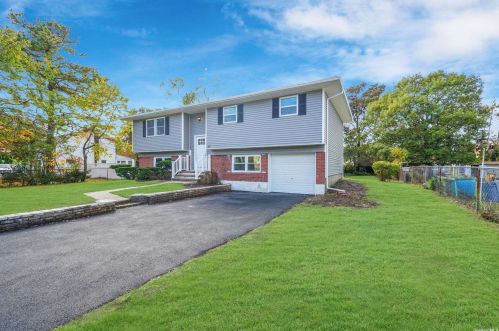 88 Miller Ave, Central Islip, NY 11722-1502