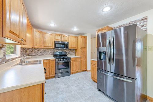 147 Cranbrooke Dr, Moon Twp PA  15108-9118 exterior