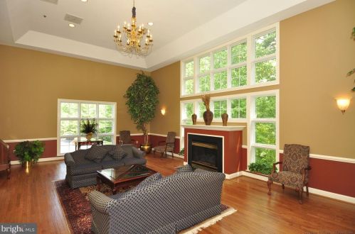 7458 Gadsby Sq, Alexandria VA 22315-5288 exterior