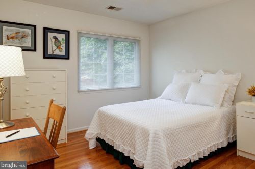 6310 Alderman Dr, Alexandria VA 22315-3730 exterior