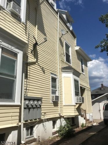 325 7th St, Newark NJ  07107-1707 exterior