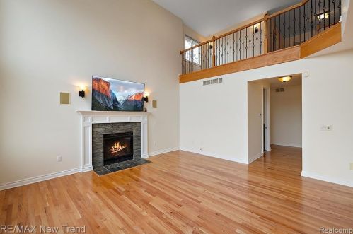 692 Appalachi St, Walled Lake MI  48390-1005 exterior