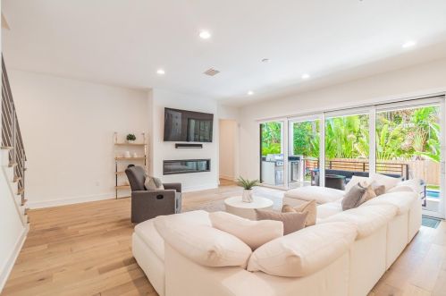 503 Davis Blvd, Tampa FL 33606-4012 exterior