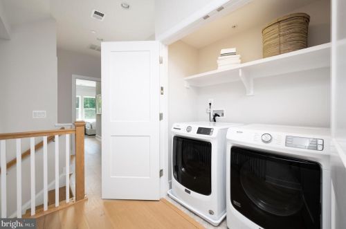 10260 Grosvenor Pl, Rockville MD 20852 exterior