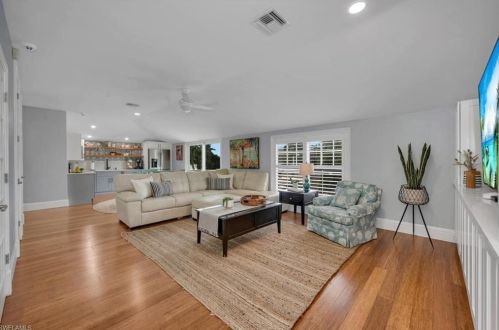 1243 12 Ave, Naples FL 34120-3453 exterior