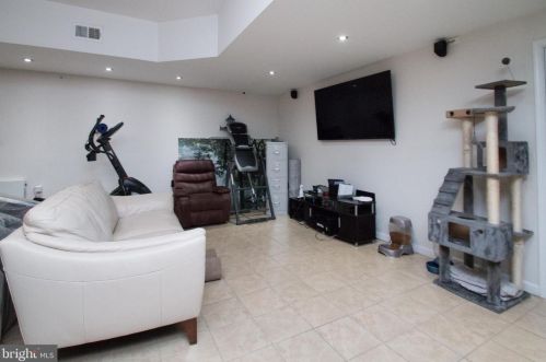 1144 4 St, Philadelphia PA 19133-3208 exterior