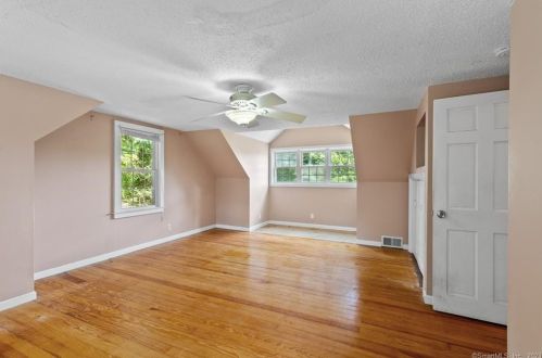 971 Farms Rd, Wallingford CT 06492-1807 exterior