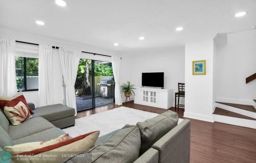 1330 13 St, Boca Raton FL 33486-5323 exterior