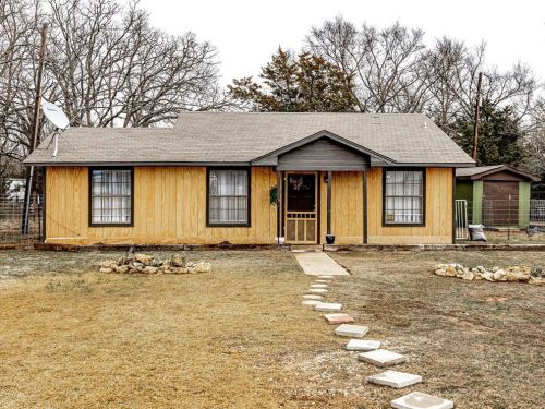 2438 Us Highway 69, Denison TX  75021-5942 exterior