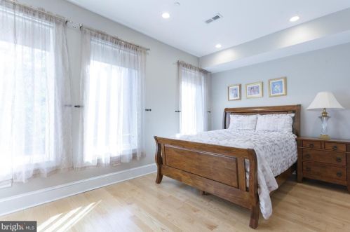 1026 Leithgow St, Philadelphia PA 19123-1421 exterior