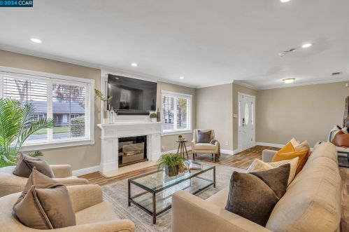 1586 Placer Dr, Concord, CA 94521-1828