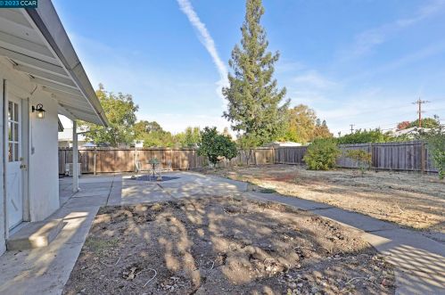 1872 Queens Rd, Concord CA  94519-1722 exterior