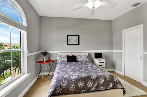 4061 Artesa Dr, Boynton Beach FL 33436-2628 exterior