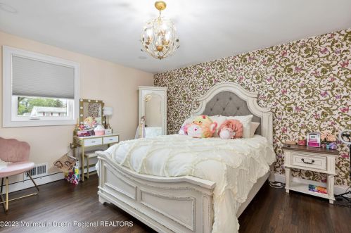 6 Stevens Pl, Hazlet NJ  07730-1205 exterior