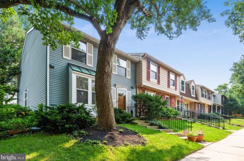 17 Robert Pearson Ct, Trenton, NJ 08610-2727