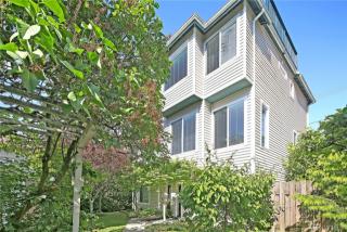 2644 42 Ave, Seattle WA  98199-3011 exterior