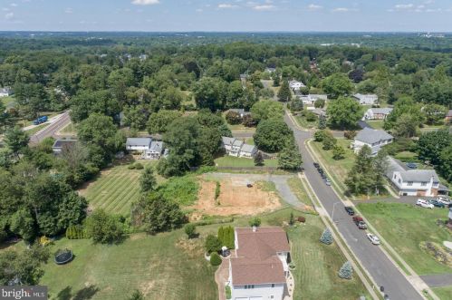 1172 Laurel Ln, Huntingdon Valley PA 19006-3216 exterior