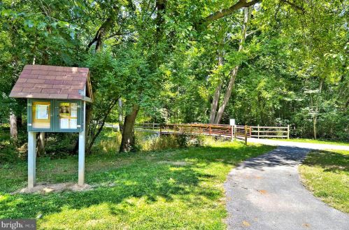 917 Northwest Dr, Silver Spring MD  20901-1435 exterior